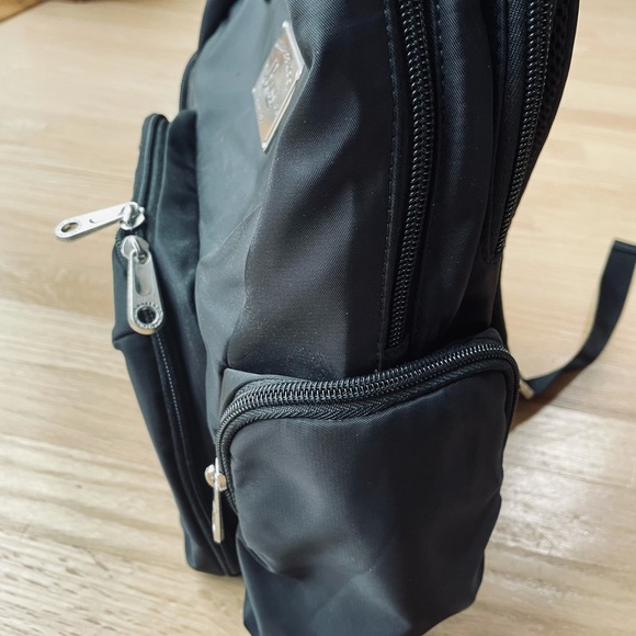 BASS Small Black Backpack EUC - Picture 4 of 7